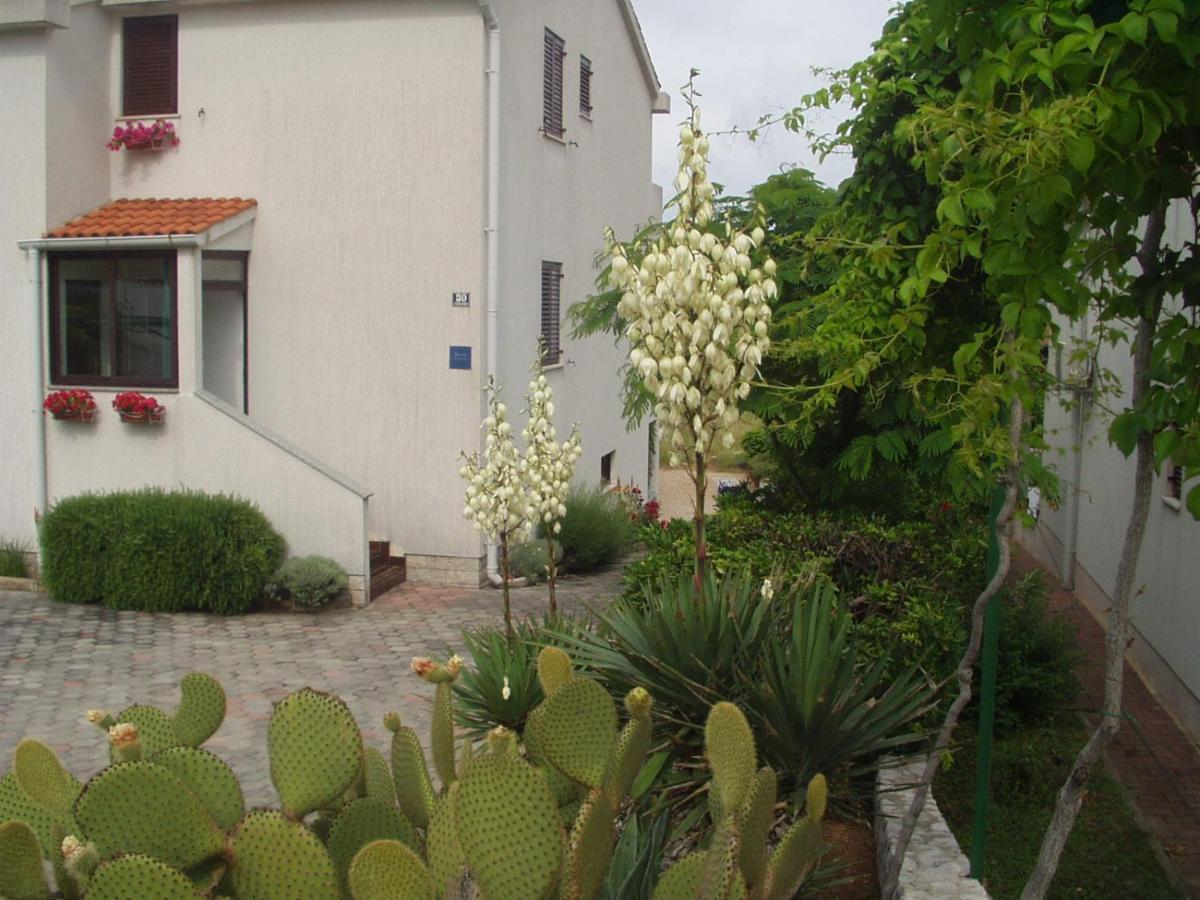Apartments Mrak Punat Exterior foto